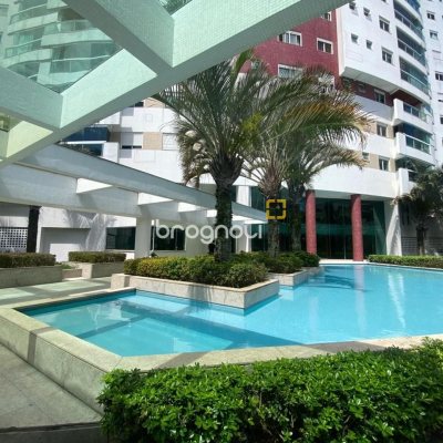 Apartamento com 165m², 4 quartos (sendo 4 suítes), 2 garagens, no bairro Centro em Florianópolis