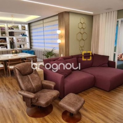 Apartamento com 165m², 4 quartos (sendo 4 suítes), 2 garagens, no bairro Centro em Florianópolis