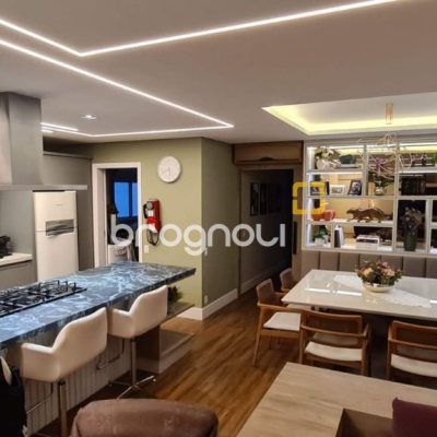 Apartamento com 165m², 4 quartos (sendo 4 suítes), 2 garagens, no bairro Centro em Florianópolis