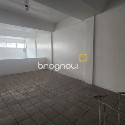 Loja com 90m², no bairro Trindade em Florianópolis