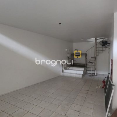 Loja com 90m², no bairro Trindade em Florianópolis