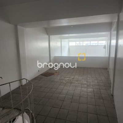 Loja com 90m², no bairro Trindade em Florianópolis