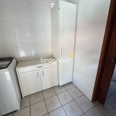 Casa com 280m², 4 quartos (sendo 4 suítes), 3 garagens, no bairro Jurerê em Florianópolis