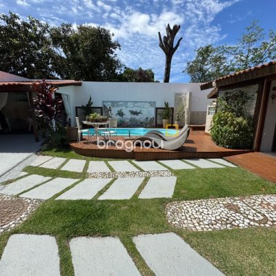 Casa com 280m², 4 quartos (sendo 4 suítes), 3 garagens, no bairro Jurerê em Florianópolis