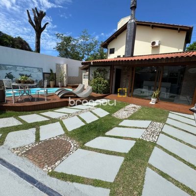 Casa com 280m², 4 quartos (sendo 4 suítes), 3 garagens, no bairro Jurerê em Florianópolis