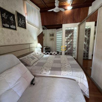 Casa com 280m², 4 quartos (sendo 4 suítes), 3 garagens, no bairro Jurerê em Florianópolis