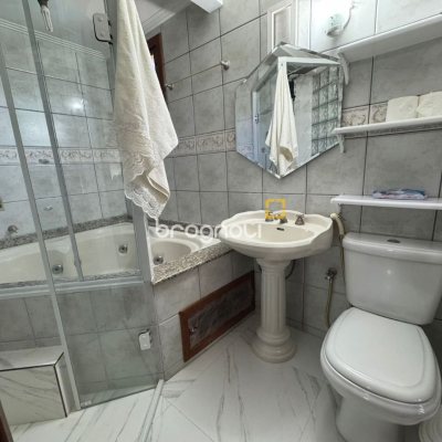 Casa com 280m², 4 quartos (sendo 4 suítes), 3 garagens, no bairro Jurerê em Florianópolis