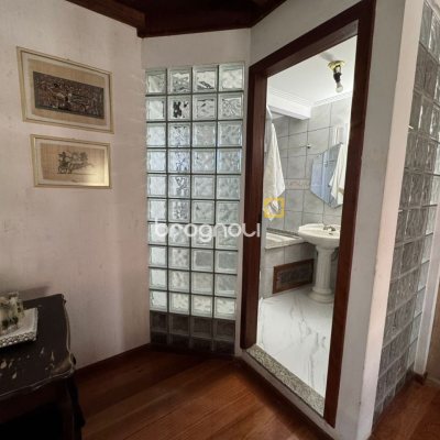 Casa com 280m², 4 quartos (sendo 4 suítes), 3 garagens, no bairro Jurerê em Florianópolis