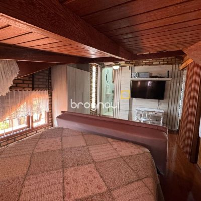 Casa com 280m², 4 quartos (sendo 4 suítes), 3 garagens, no bairro Jurerê em Florianópolis