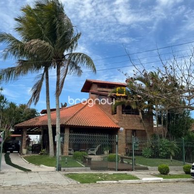 Casa com 280m², 4 quartos (sendo 4 suítes), 3 garagens, no bairro Jurerê em Florianópolis