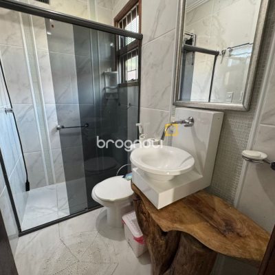 Casa com 280m², 4 quartos (sendo 4 suítes), 3 garagens, no bairro Jurerê em Florianópolis