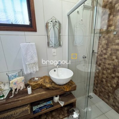 Casa com 280m², 4 quartos (sendo 4 suítes), 3 garagens, no bairro Jurerê em Florianópolis