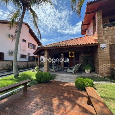 Casa com 280m², 4 quartos (sendo 4 suítes), 3 garagens, no bairro Jurerê em Florianópolis