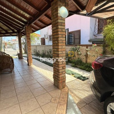 Casa com 280m², 4 quartos (sendo 4 suítes), 3 garagens, no bairro Jurerê em Florianópolis