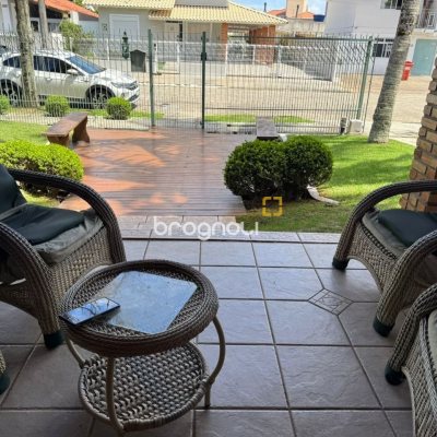 Casa com 280m², 4 quartos (sendo 4 suítes), 3 garagens, no bairro Jurerê em Florianópolis