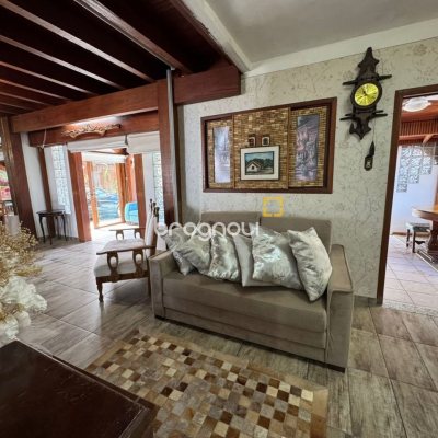 Casa com 280m², 4 quartos (sendo 4 suítes), 3 garagens, no bairro Jurerê em Florianópolis