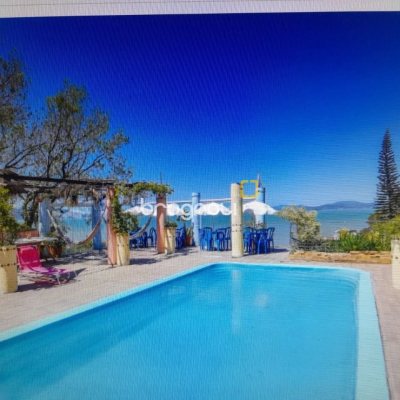 Casa com 1000m², 4 quartos (sendo 4 suítes), 4 garagens, no bairro São Miguel em Biguaçu