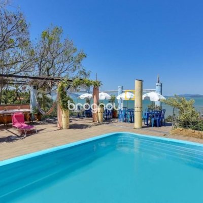 Casa com 1000m², 4 quartos (sendo 4 suítes), 4 garagens, no bairro São Miguel em Biguaçu