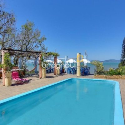Casa com 1000m², 4 quartos (sendo 4 suítes), 4 garagens, no bairro São Miguel em Biguaçu