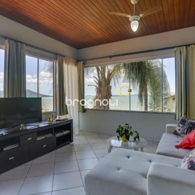 Casa com 1000m², 4 quartos (sendo 4 suítes), 4 garagens, no bairro São Miguel em Biguaçu