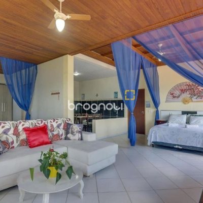 Casa com 1000m², 4 quartos (sendo 4 suítes), 4 garagens, no bairro São Miguel em Biguaçu