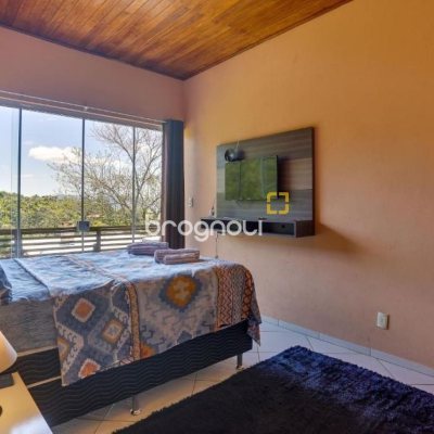 Casa com 1000m², 4 quartos (sendo 4 suítes), 4 garagens, no bairro São Miguel em Biguaçu