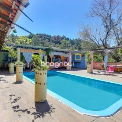 Casa com 1000m², 4 quartos (sendo 4 suítes), 4 garagens, no bairro São Miguel em Biguaçu
