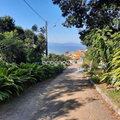 Casa com 1000m², 4 quartos (sendo 4 suítes), 4 garagens, no bairro São Miguel em Biguaçu