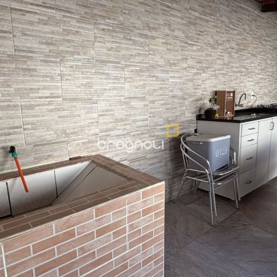 Casa com 177m², 4 quartos, 4 garagens, no bairro Jardim Atlântico em Florianópolis