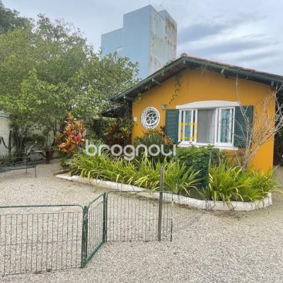 Casa com 54m², 1 quarto, 1 garagem, no bairro Cachoeira do Bom Jesus em Florianópolis