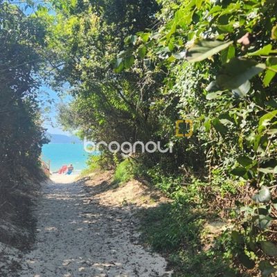 Terreno com 720m², no bairro Daniela em Florianópolis