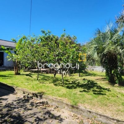 Terreno com 720m², no bairro Daniela em Florianópolis