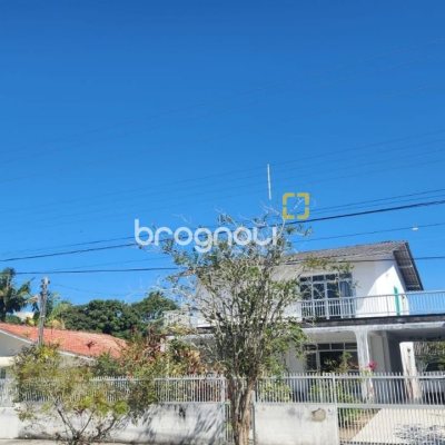 Terreno com 720m², no bairro Daniela em Florianópolis