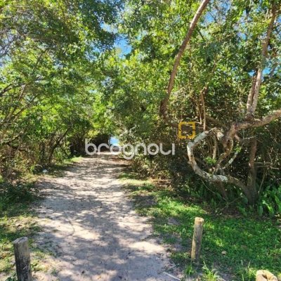 Terreno com 720m², no bairro Daniela em Florianópolis