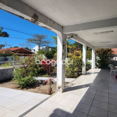 Terreno com 720m², no bairro Daniela em Florianópolis