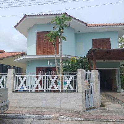 Casa com 212m², 4 quartos (sendo 1 suíte), 2 garagens, no bairro Vargem Grande em Florianópolis