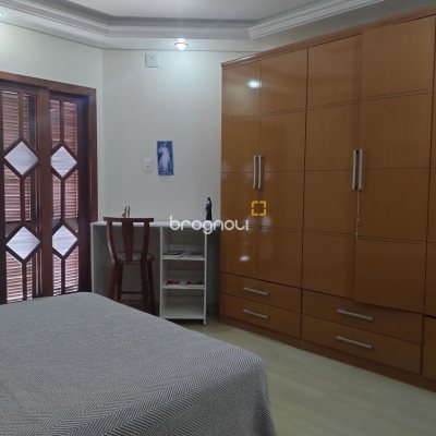 Casa com 212m², 4 quartos (sendo 1 suíte), 2 garagens, no bairro Vargem Grande em Florianópolis