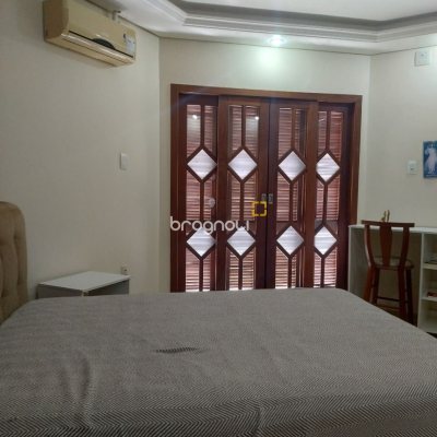 Casa com 212m², 4 quartos (sendo 1 suíte), 2 garagens, no bairro Vargem Grande em Florianópolis