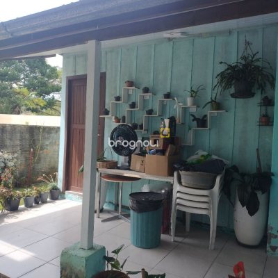 Casa com 212m², 4 quartos (sendo 1 suíte), 2 garagens, no bairro Vargem Grande em Florianópolis