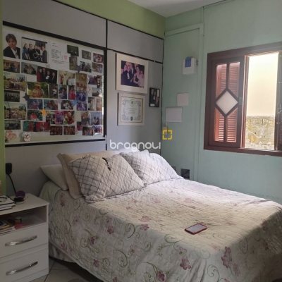 Casa com 212m², 4 quartos (sendo 1 suíte), 2 garagens, no bairro Vargem Grande em Florianópolis