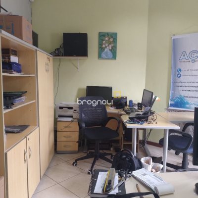 Casa com 212m², 4 quartos (sendo 1 suíte), 2 garagens, no bairro Vargem Grande em Florianópolis