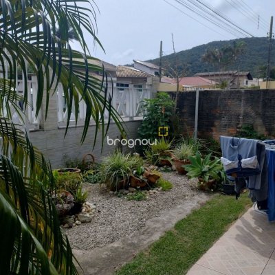 Casa com 212m², 4 quartos (sendo 1 suíte), 2 garagens, no bairro Vargem Grande em Florianópolis