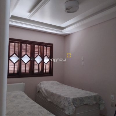 Casa com 212m², 4 quartos (sendo 1 suíte), 2 garagens, no bairro Vargem Grande em Florianópolis