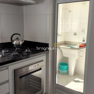 Apartamento com 99m², 3 quartos (sendo 1 suíte), 1 garagem, no bairro Coqueiros em Florianópolis