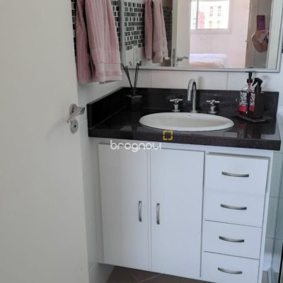 Apartamento com 99m², 3 quartos (sendo 1 suíte), 1 garagem, no bairro Coqueiros em Florianópolis