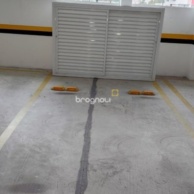 Apartamento com 99m², 3 quartos (sendo 1 suíte), 1 garagem, no bairro Coqueiros em Florianópolis