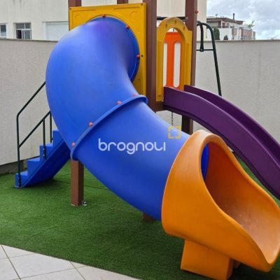Apartamento com 99m², 3 quartos (sendo 1 suíte), 1 garagem, no bairro Coqueiros em Florianópolis