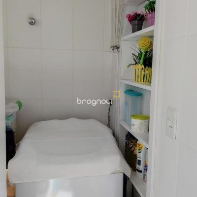 Apartamento com 99m², 3 quartos (sendo 1 suíte), 1 garagem, no bairro Coqueiros em Florianópolis