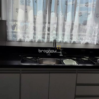 Apartamento com 99m², 3 quartos (sendo 1 suíte), 1 garagem, no bairro Coqueiros em Florianópolis
