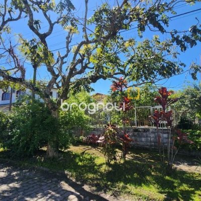 Casa com 298m², 5 quartos (sendo 1 suíte), 6 garagens, no bairro Daniela em Florianópolis